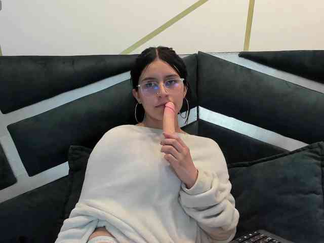 maddy-jacksonw webcam