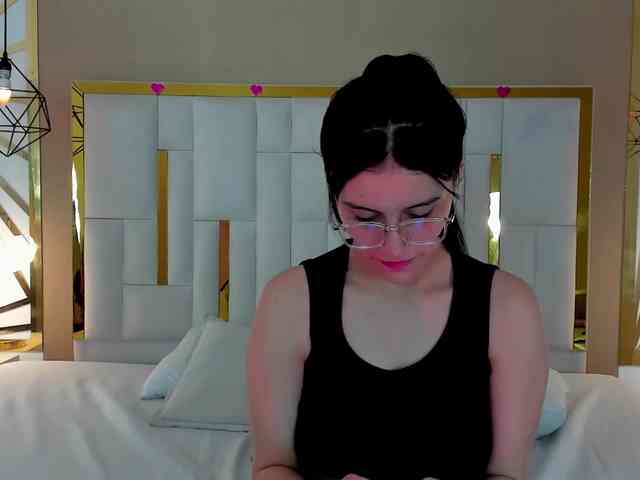 maddy-jacksonw webcam