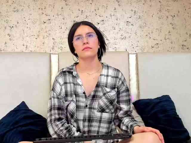 maddy-jacksonw webcam