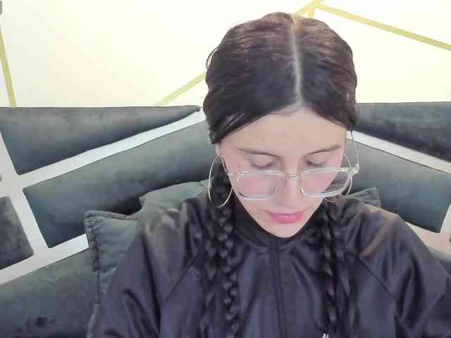 maddy-jacksonw webcam