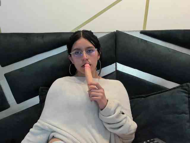 maddy-jacksonw webcam