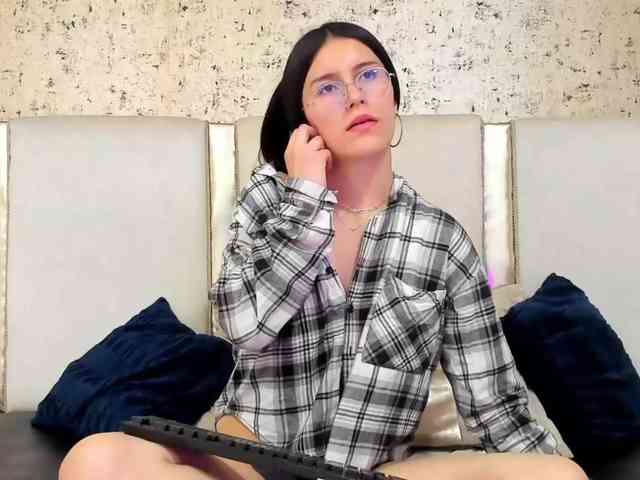 maddy-jacksonw webcam