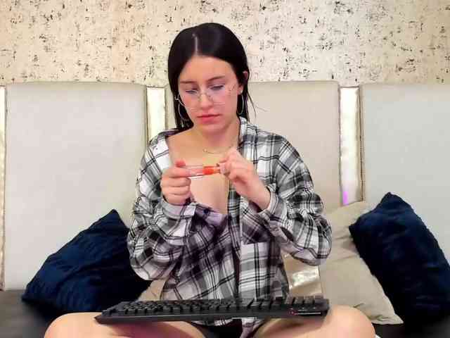 maddy-jacksonw webcam