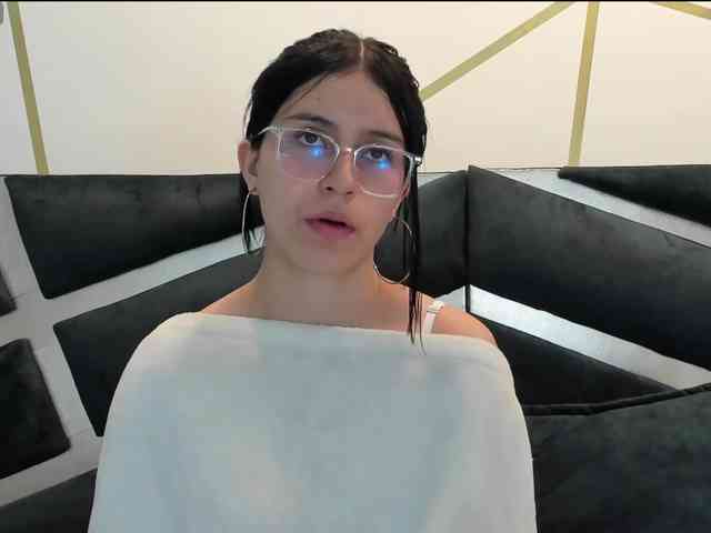 maddy-jacksonw webcam