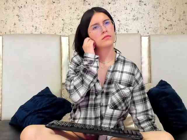 maddy-jacksonw webcam