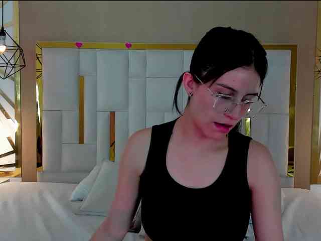 maddy-jacksonw webcam