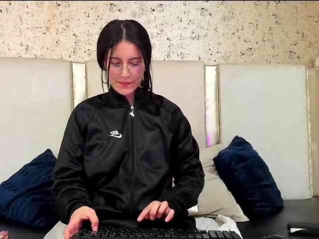 maddy-jacksonw webcam