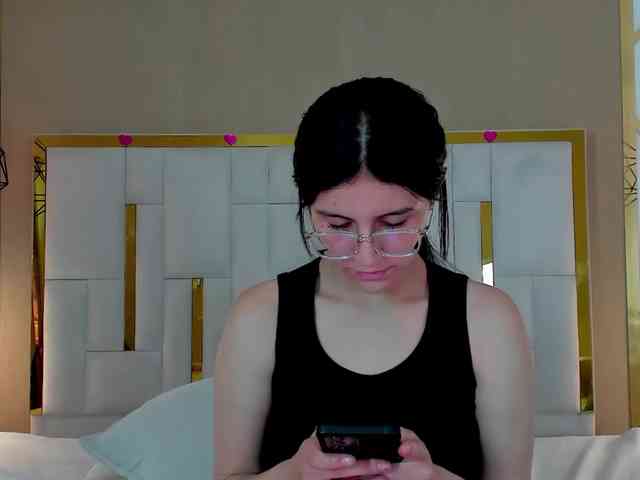 maddy-jacksonw webcam