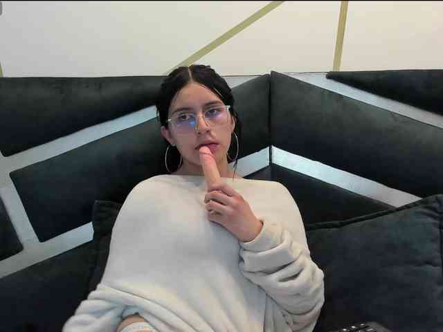 maddy-jacksonw webcam