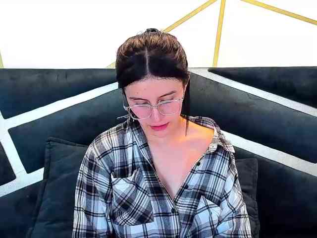 maddy-jacksonw webcam