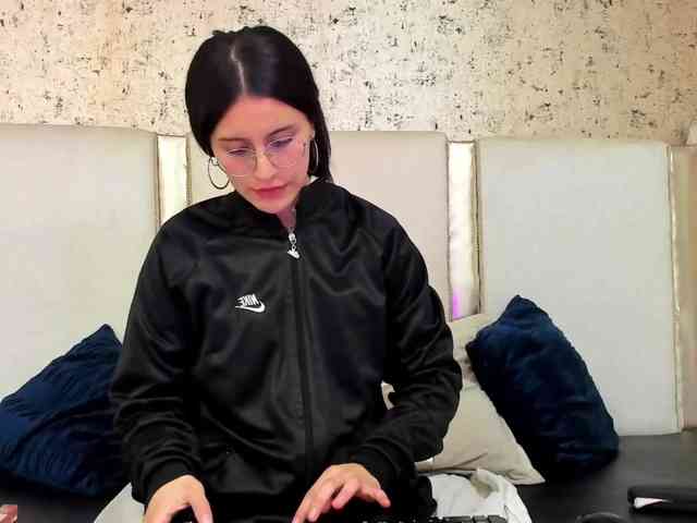 maddy-jacksonw webcam