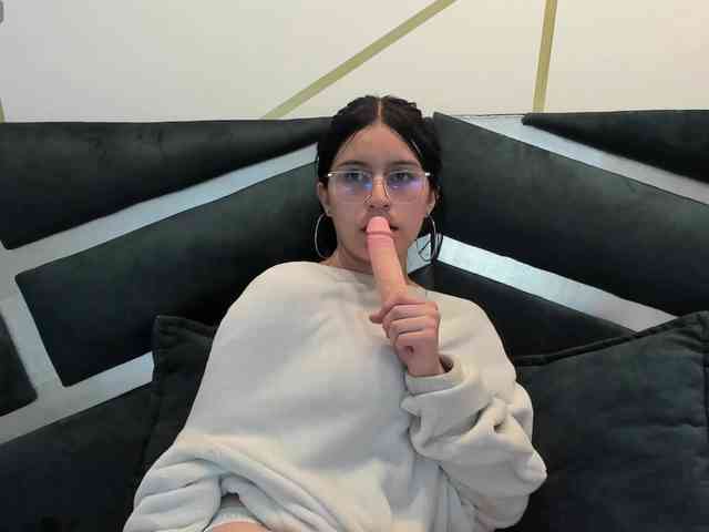 maddy-jacksonw webcam