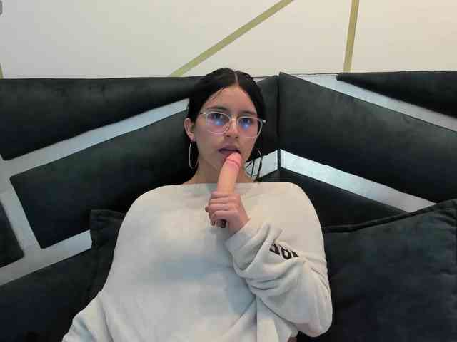 maddy-jacksonw webcam