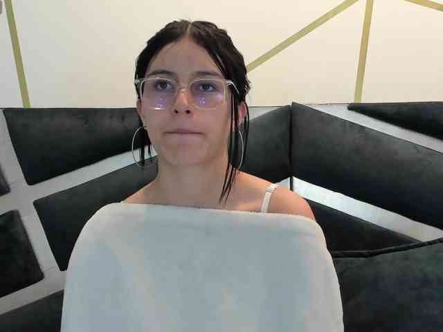 maddy-jacksonw webcam