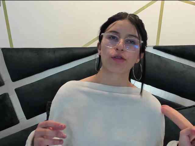 maddy-jacksonw webcam