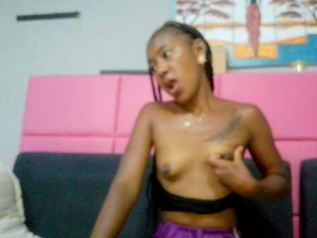 Ngitah, une amatrice française avec qui discuter et avoir du sexe