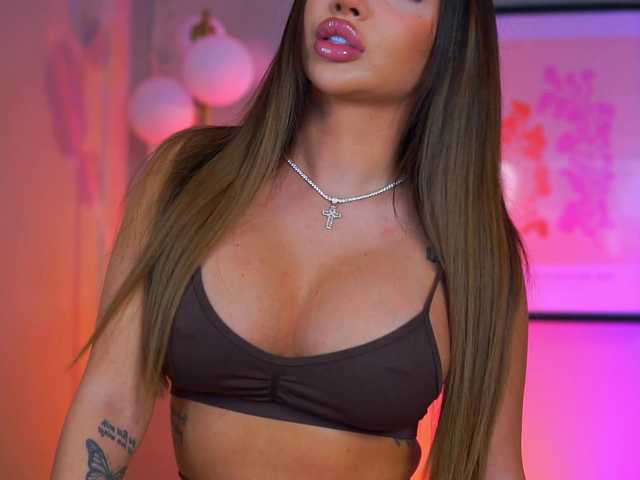 CassyeLips's BongaCams show and profile