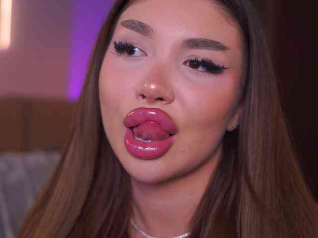 CassyeLips webcam