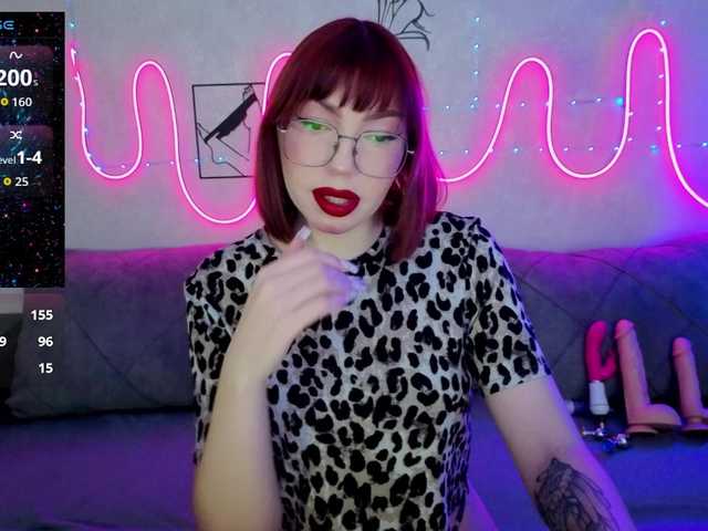 SlyFoxyWeb's BongaCams show and profile