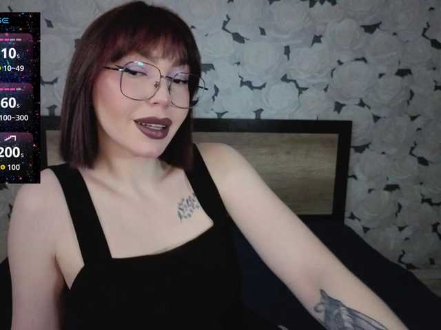 SlyFoxyWeb's BongaCams show and profile