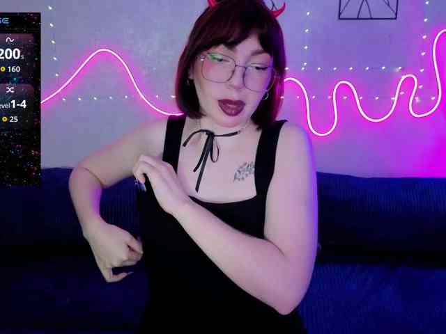 SlyFoxyWeb Live Webcam on BongaCams