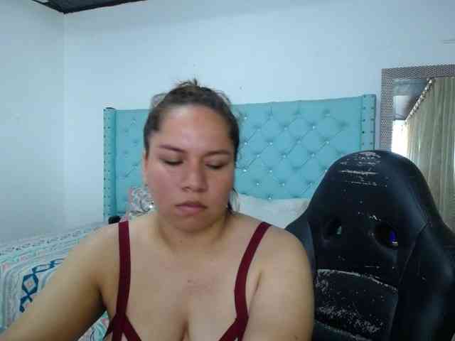 emily-bigboobs Live Webcam on BongaCams