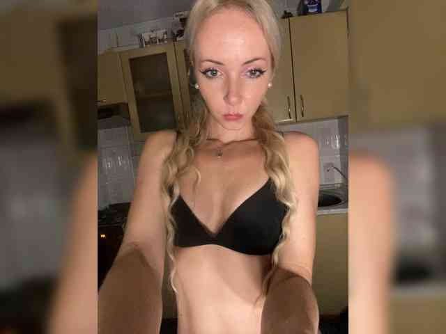 Kristinochka0316 webcam