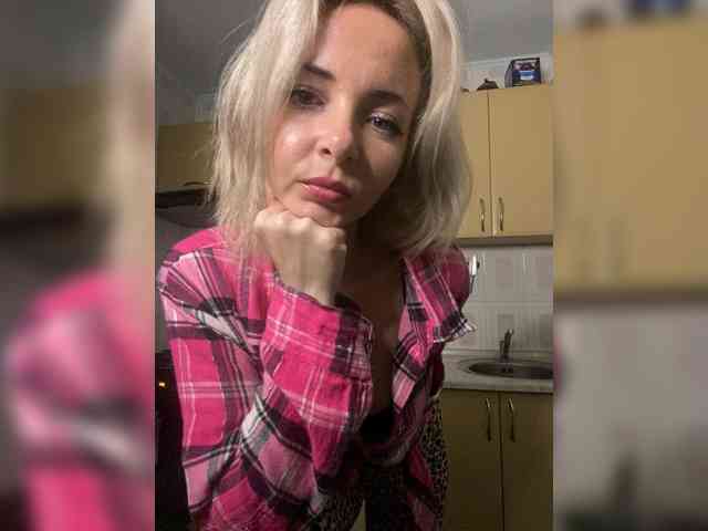 Kristinochka0316 webcam