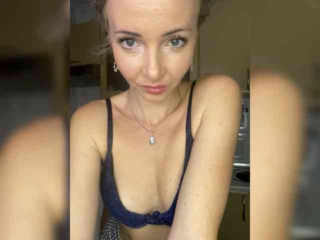 Kristinochka0316 webcam
