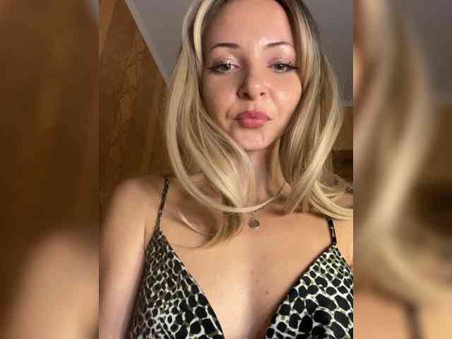 Kristinochka0316 webcam