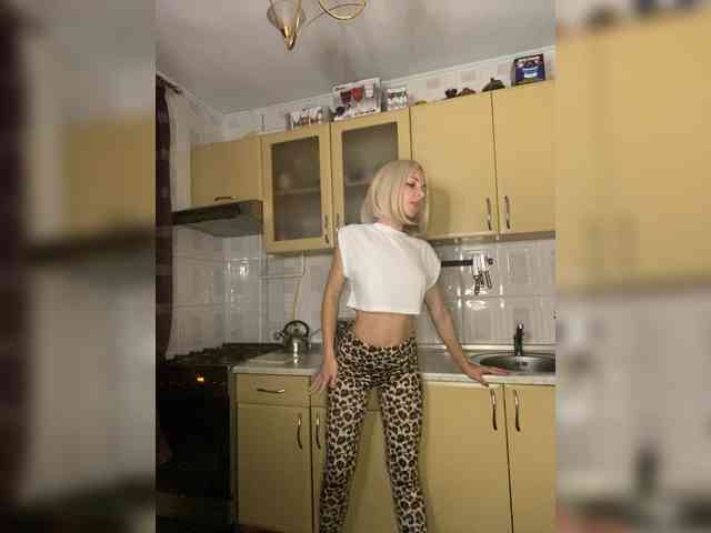 Kristinochka0316 webcam