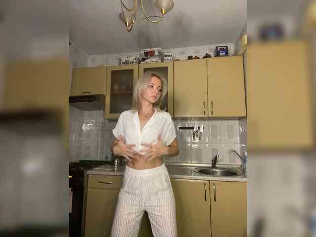 Kristinochka0316 webcam