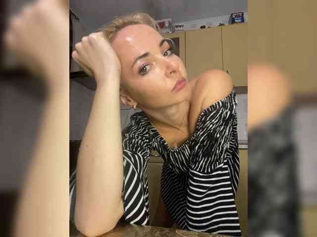 Kristinochka0316 webcam