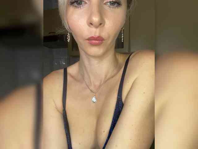 Kristinochka0316 webcam
