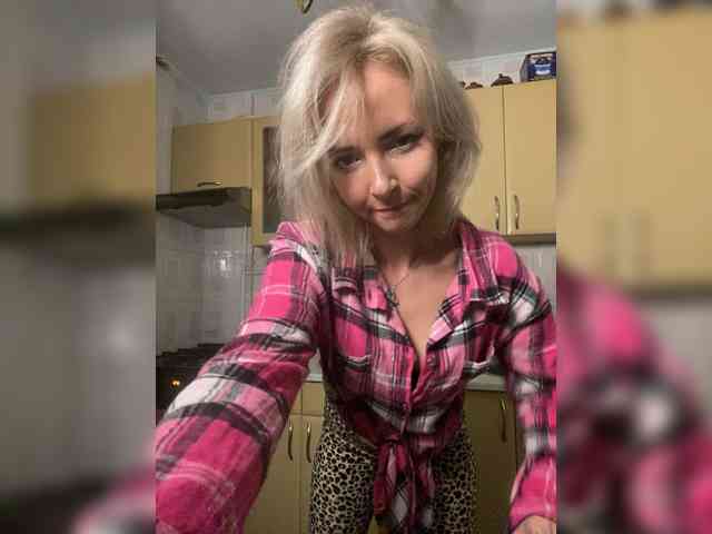 Kristinochka0316 webcam