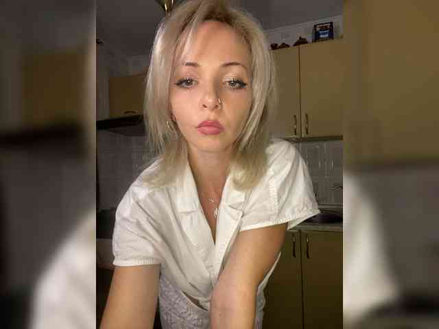 Kristinochka0316 webcam