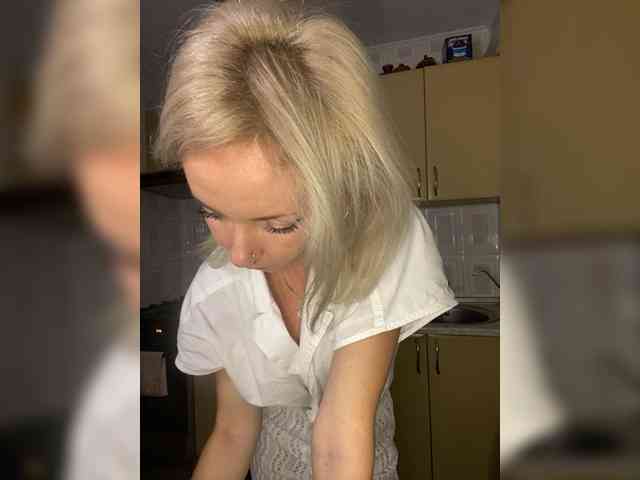 Kristinochka0316 webcam