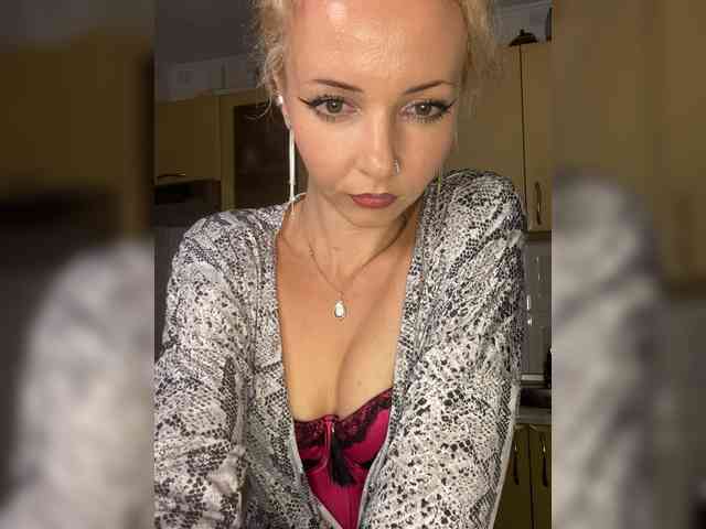 Kristinochka0316 webcam