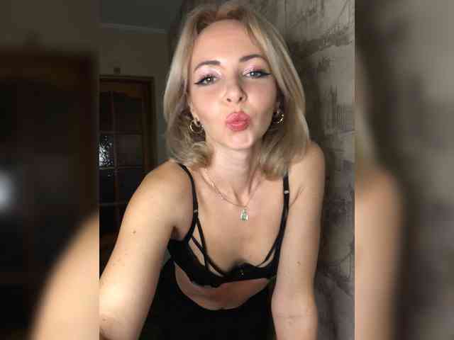 Kristinochka0316 webcam