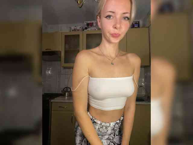 Kristinochka0316 webcam