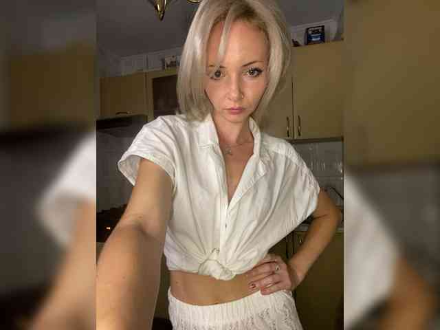 Kristinochka0316 webcam