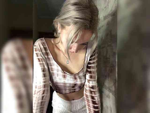 Kristinochka0316 webcam