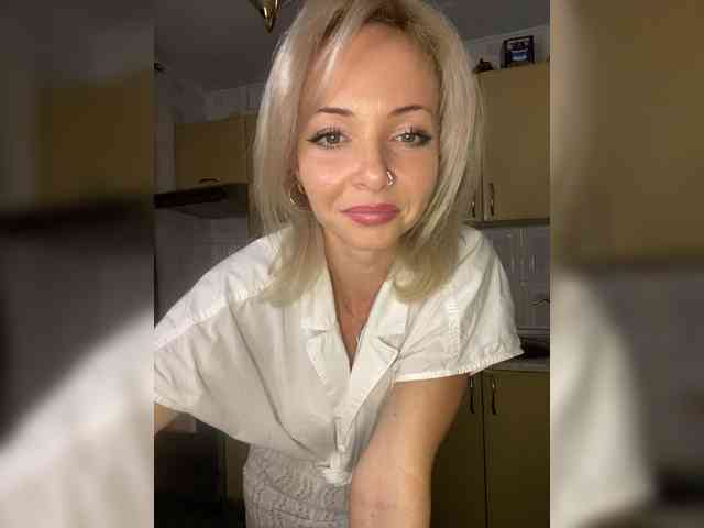 Kristinochka0316 webcam