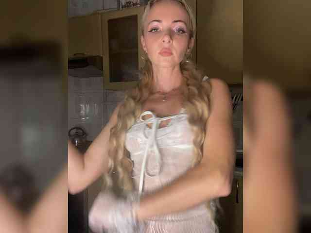 Kristinochka0316 webcam