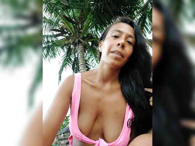 Lucy-Natural webcam