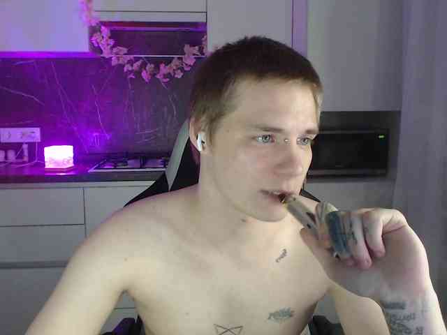 yourlildemon Live Webcam on BongaCams