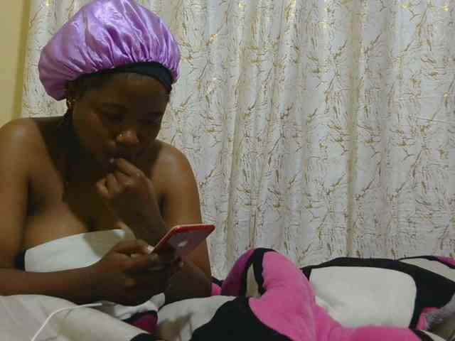 Hollymolly111 webcam