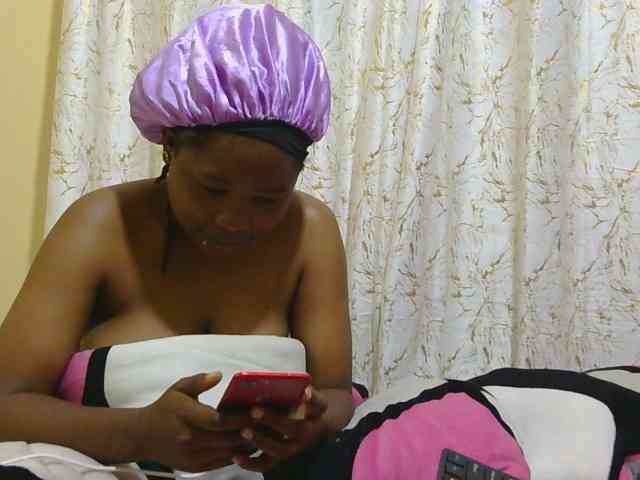 Hollymolly111 webcam