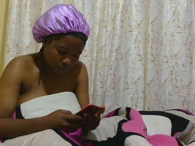 Hollymolly111 webcam