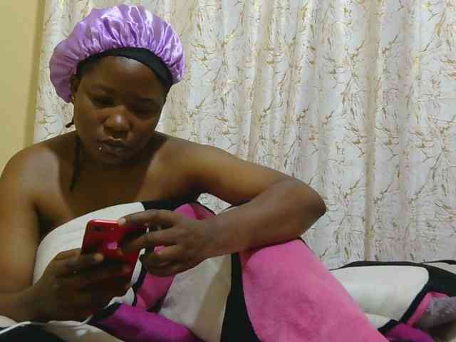 Hollymolly111 webcam